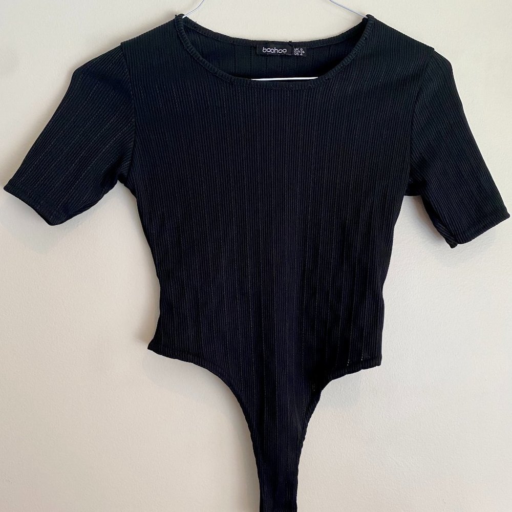 Boohoo black half sleeve bodysuit